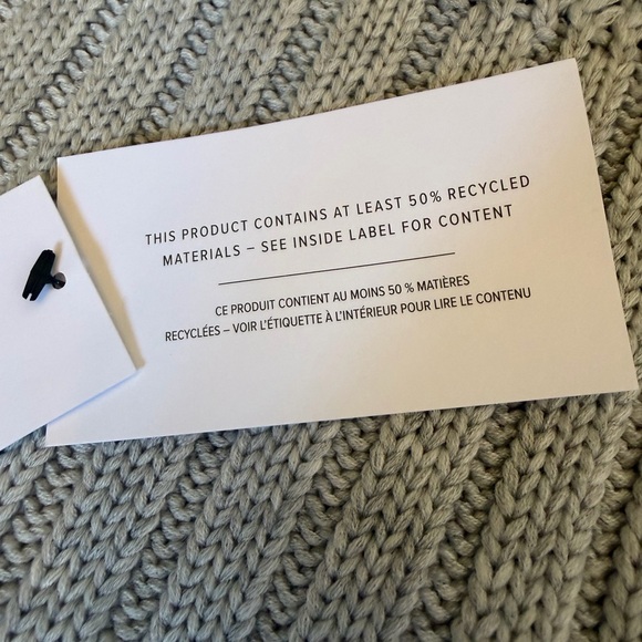 UGG Cream Knit Accessory - Picture 3 of 4